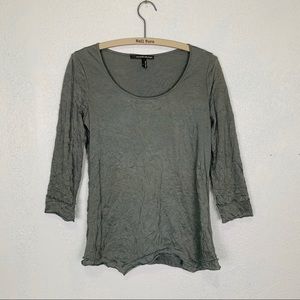 Mado Los Angeles asymmetrical hemline knit shirt